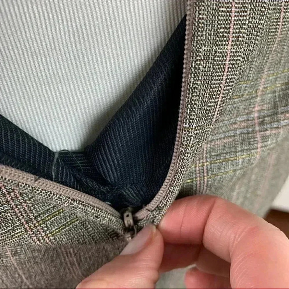 New Louis Verdad dress size 2 gray pink plaid v-neck with pockets career - Picture 2 of 11